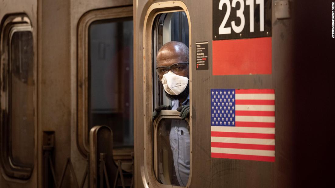 CDC uppmanar amerikaner att bära den säkraste masken eller respiratorn de någonsin kommer att bära