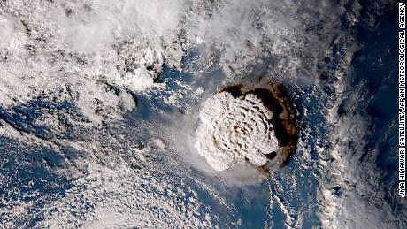 トンガ火山爆発は「数百回」だった。  NASA 