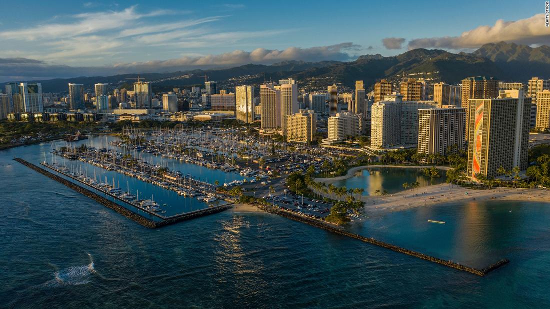 Der Gouverneur von Hawaii erwägt Covid-Booster als Teil der Reiseregeln