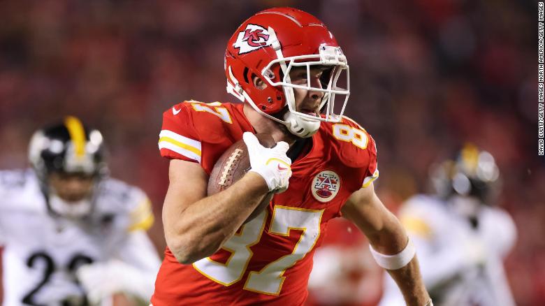 Travis Kelce’s mom surprises him with question at postgame news conference after two games in one day