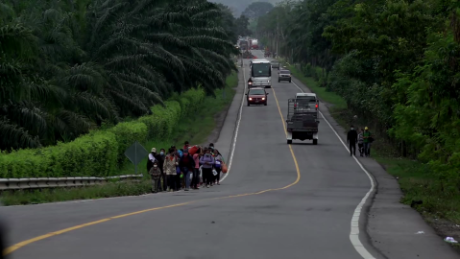 Caravana de migrantes no logra llegar a Guatemala al no cumplir los requisitos de entrada