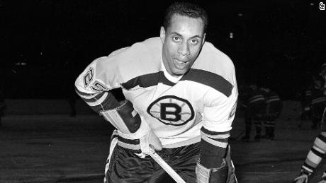 Boston Bruins player Willie O&#39;Ree warms up before a game against the New York Rangers at New York&#39;s Madison Square Garden on November 23, 1960. 
