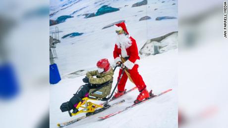 Farrell a travaillé avec Snozone Madrid et Fundación También pour emmener les enfants handicapés skier à Noël.