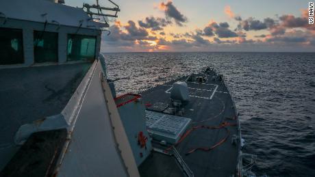 Военный корабль ВМС США бросает вызов территориальным претензиям Китая в Южно-Китайском море