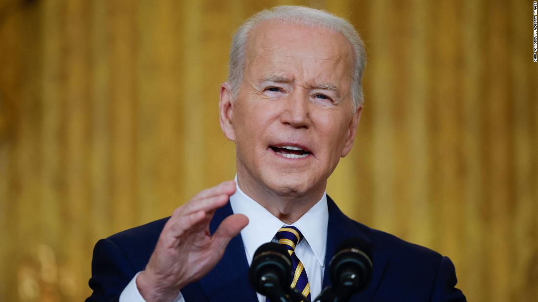 Mientras las tropas rusas se concentraban en las fronteras de Ucrania, Biden ofreció opciones para reclutar tropas en Europa.