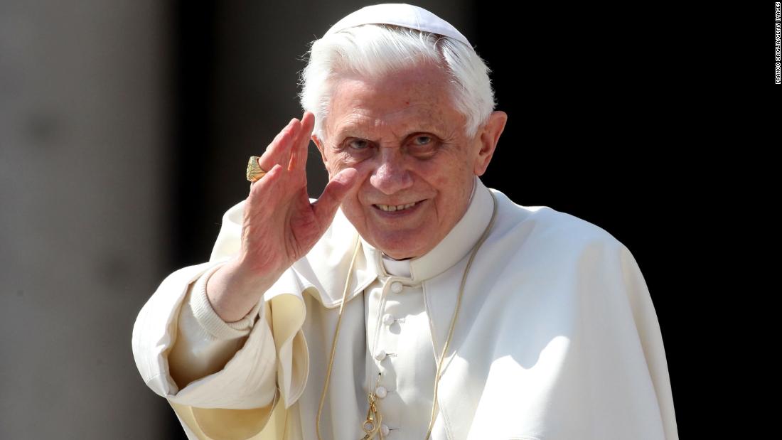 Featured image of post Pope Benedict XVI knew of abusive priests when he ran Munich archdiocese, investigators say