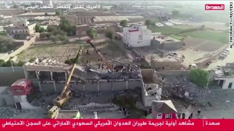 التحالف بقيادة السعودية ينفي استهداف مركز احتجاز يمني بعد مقتل العشرات في ضربات جوية