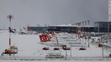Los aviones aterrizaron en el aeropuerto de Estambul el martes.