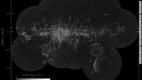 Honderden mysterieuze filamenten gevonden in het hart van de Melkweg