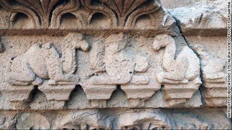 Arta antică a templului arabesc dezvăluie cămile hibride