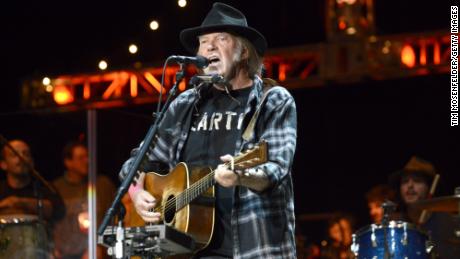 MOUNTAIN VIEW, CA - OCTOBER 25:  Neil Young performs during the 29th Annual Bridge School Benefit at Shoreline Amphitheatre on October 25, 2015 in Mountain View, California.  (Photo by Tim Mosenfelder/Getty Images)