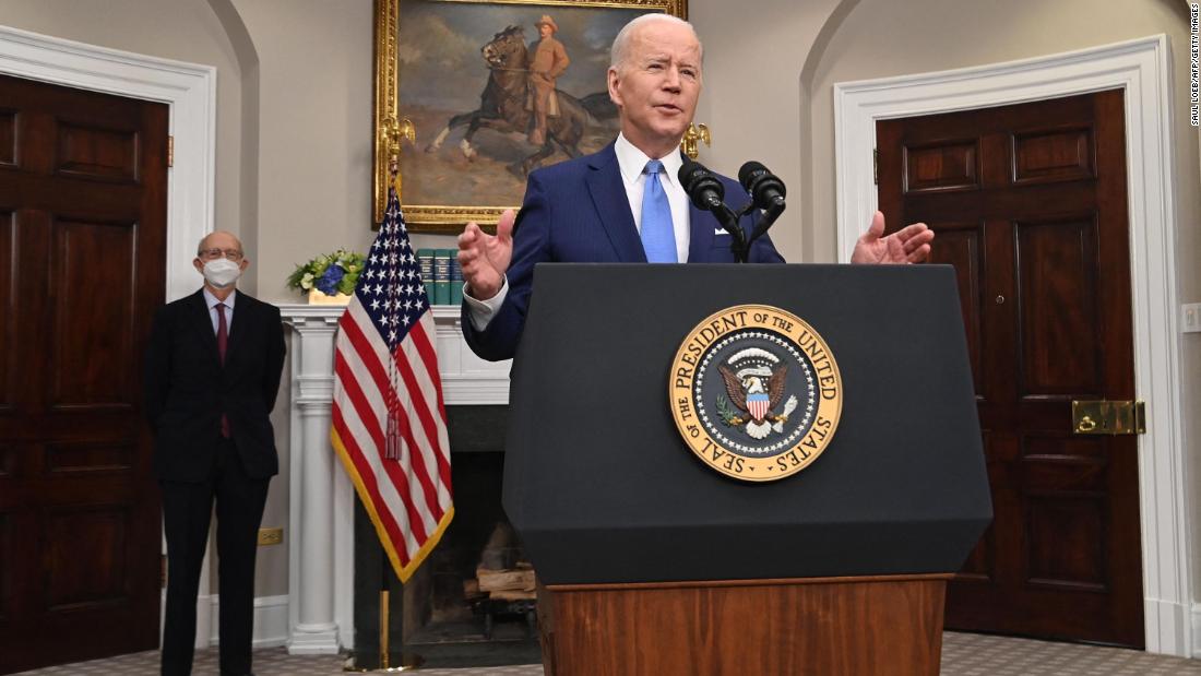 Biden hedrar pensionären Bray som landets första svarta kvinnliga domare i högsta domstolen