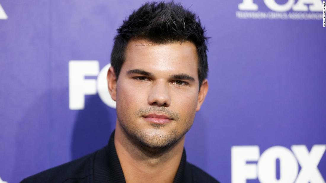 Taylor Lautner was scared to leave his house during the 'Twilight' craze