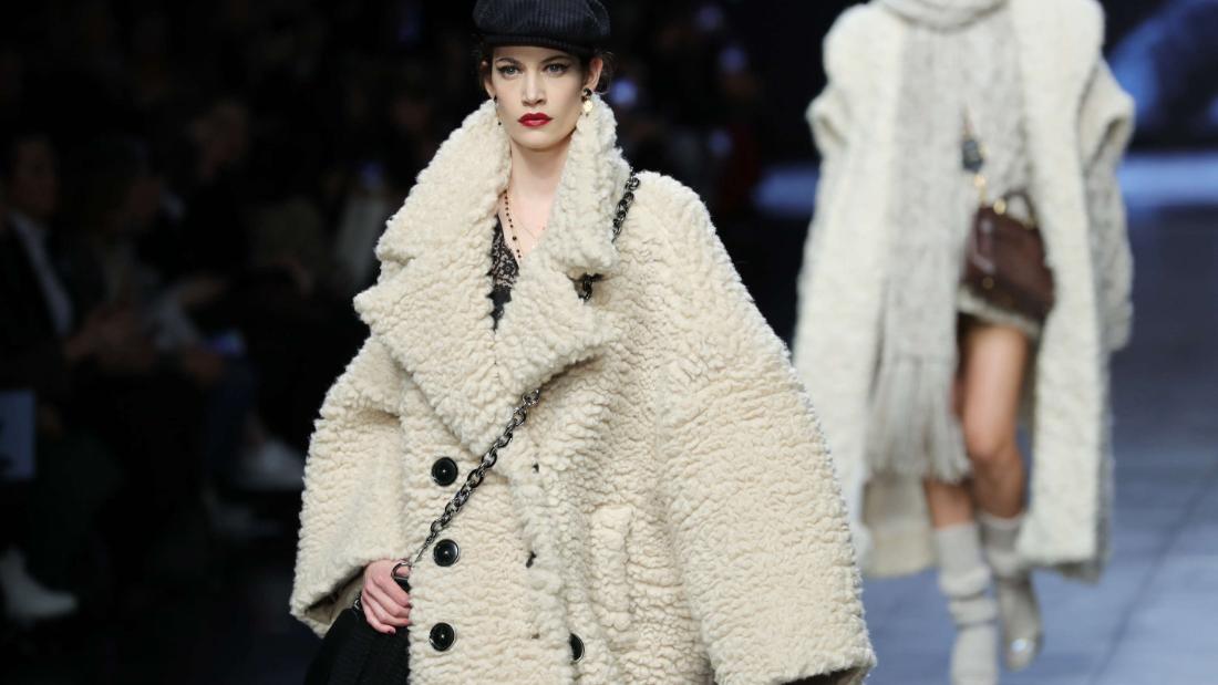 Dolce & Gabbana elimina las pieles de animales en sus diseños - CNN Video