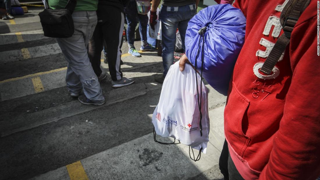 Estados Unidos comienza silenciosamente a transportar migrantes venezolanos a Colombia bajo una controvertida política fronteriza