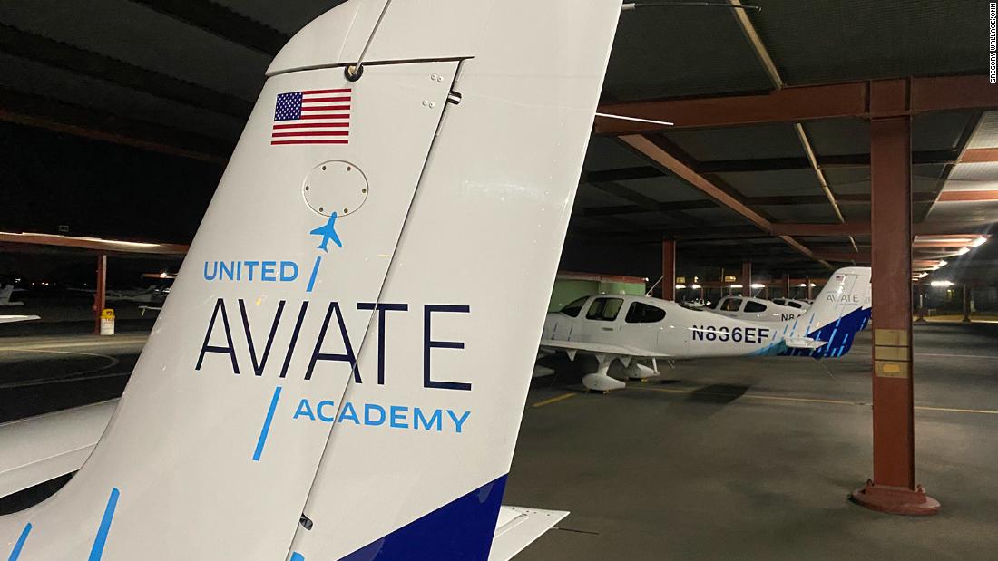 United Airlines has an answer to the pilot shortage: Its own flight school