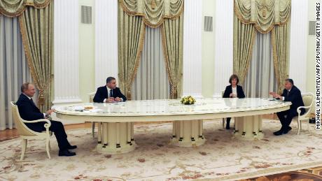 Орбан посетил своего союзника Путина за несколько недель до того, как Москва вторглась в Украину.