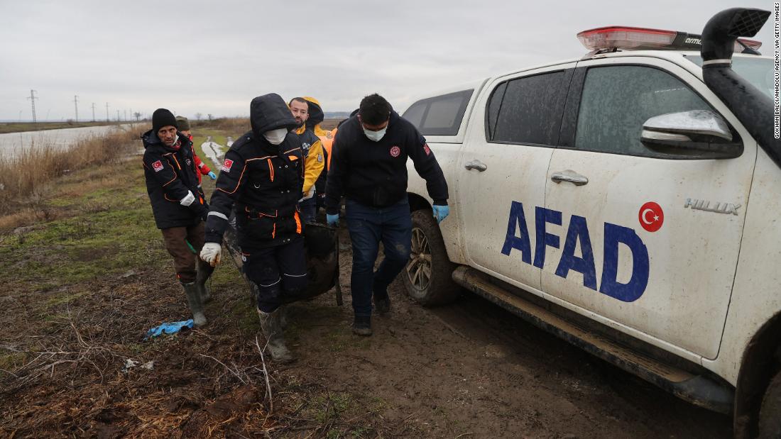 Encuentran a 12 personas muertas congeladas, lo que desata una disputa diplomática entre Turquía y Grecia