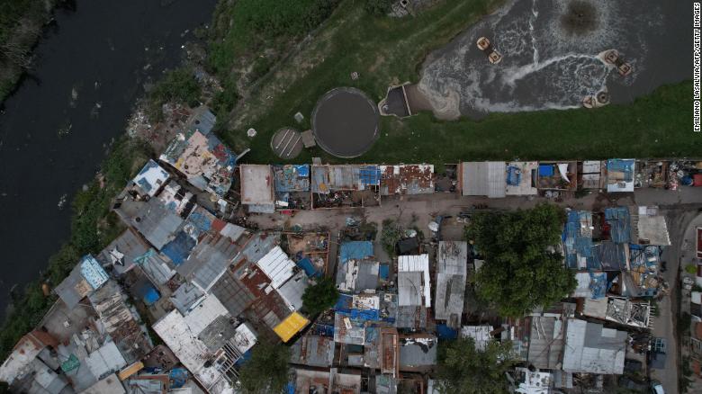 Police carried out a raid looking for adulterated cocaine in Puerta 8 shantytown, Buenos Aires province, on February 2.