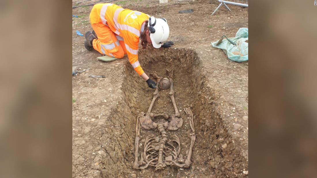 Anglijoje kasinėjant geležinkelius aptikti nukirsti romėnų „nusikaltėlių“ skeletai