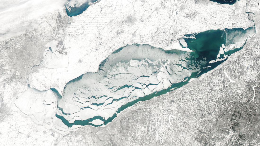 18 people rescued from ice floe on Lake Erie