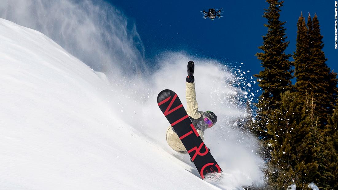  (CNN)There's an age-old tension in the world of snowboarding between competition and style. Between sport and entertainment. Between manufactured sno