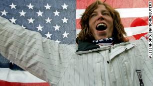 Shaun White of the U.S. celebrates on the winners podium after the final of the men&#39;s halfpipe snowboarding competition at the Torino 2006 Winter Olympic Games in Bardonecchia, Italy, February 12, 2006. REUTERS/Alessandro Bianchi