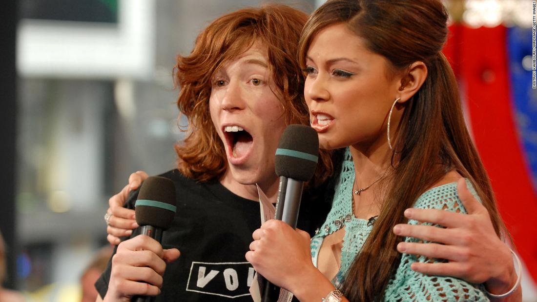 White appears on MTV&#39;s &quot;TRL&quot; with host Vanessa Minnillo in 2006.