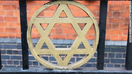 UK anti-Semitism reaches record high in 2021, report says 
