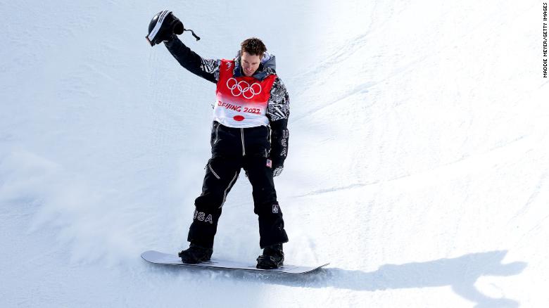 USA&#39;s Shaun White reacts after his final Olympic run in the men&#39;s snowboard halfpipe final at the Beijing 2022 Winter Olympic Games.