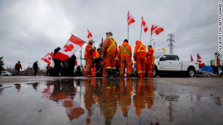 Líderes empresariais dos EUA alertam para bloqueio na fronteira EUA-Canadá