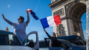 &#39;Freedom Convoy&#39; protesters enter Paris and block traffic before they&#39;re dispersed with tear gas