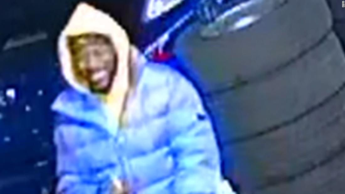 NYPD searches for second suspect in Bronx shooting that killed two men