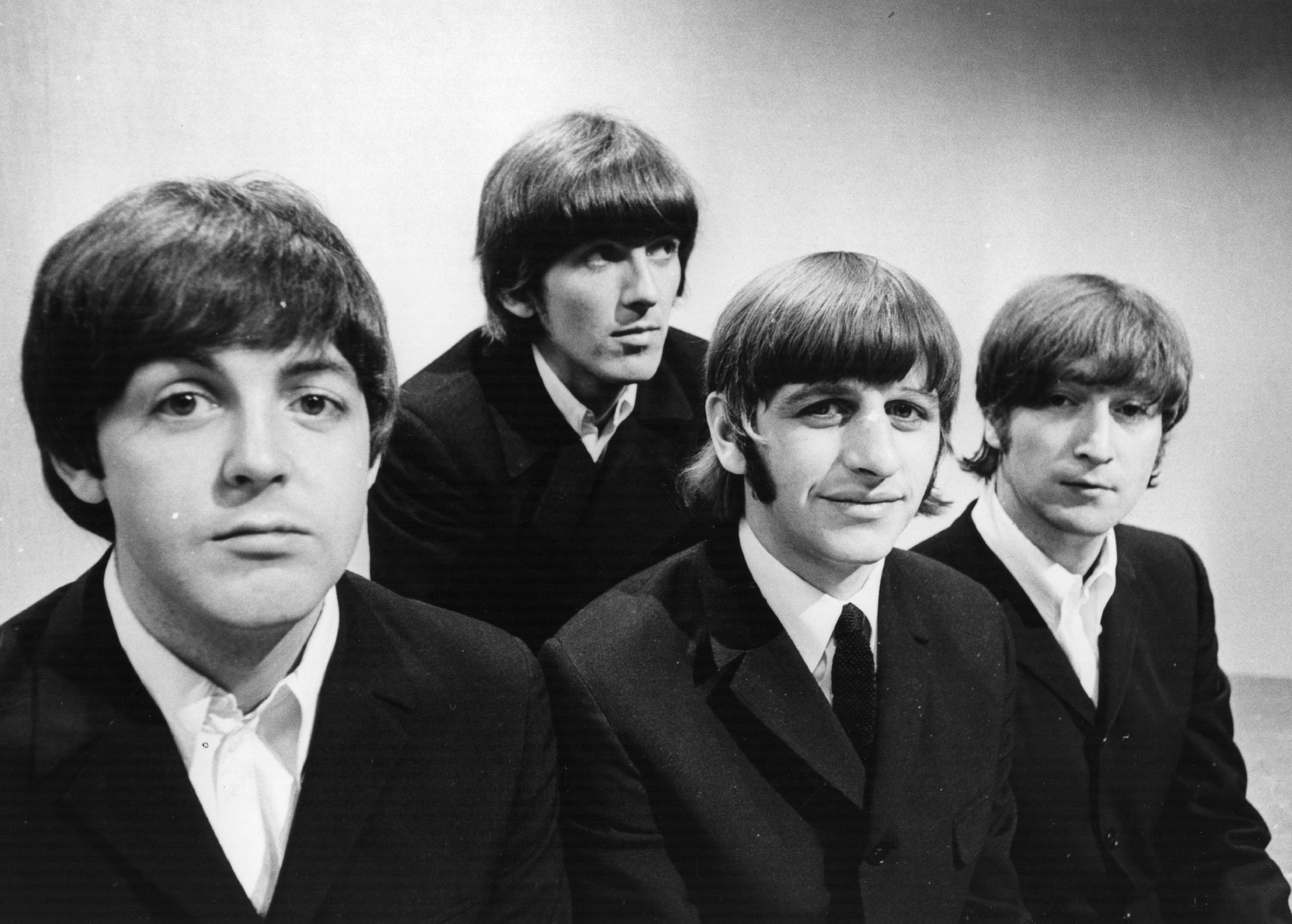 The Beatles: exhiben un raro cuaderno que contiene excepcionales  manuscritos de una famosa canción - CNN Video