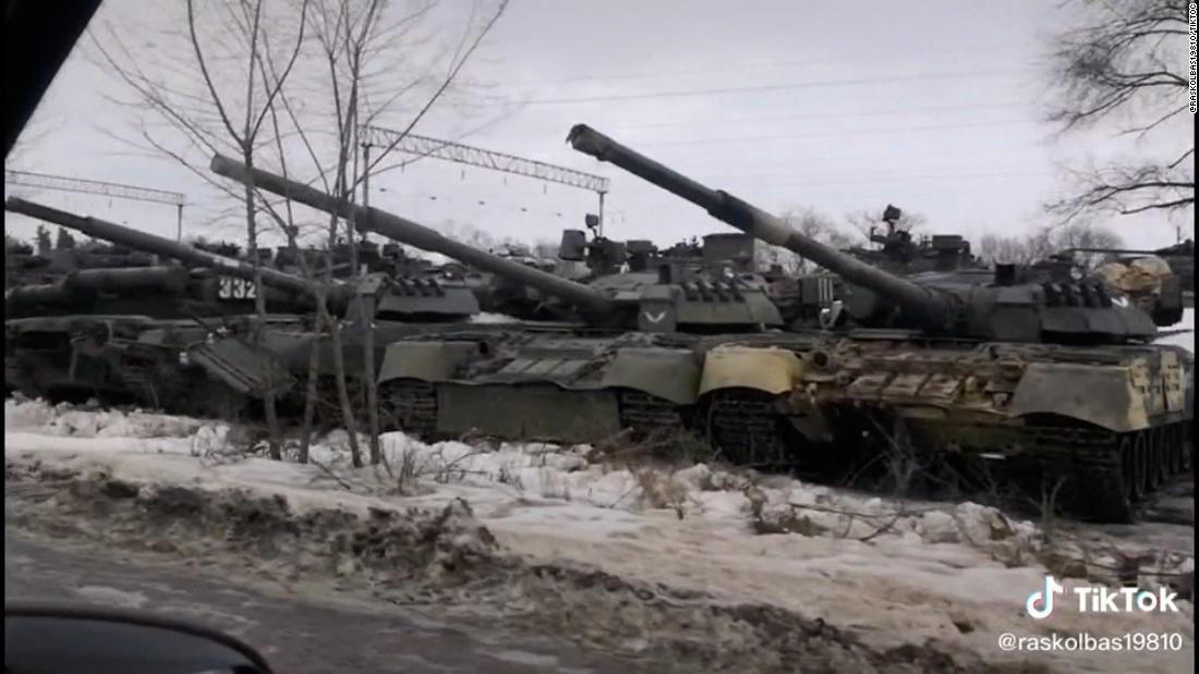 Videos show Russian units and missiles advancing toward Ukraine border thumbnail