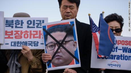 Anti-North Korea activists and refugees from North Korea attend a protest against a summit between US President Donald Trump and North Korea&#39;s leader Kim Jong Un, in Seoul on February 26, 2019. 