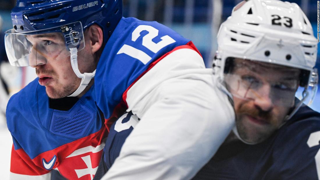Mužský ľadový hokej: Tím USA opúšťa štvrťfinále po dramatickej výhre v rozstrele nad Slovenskom.
