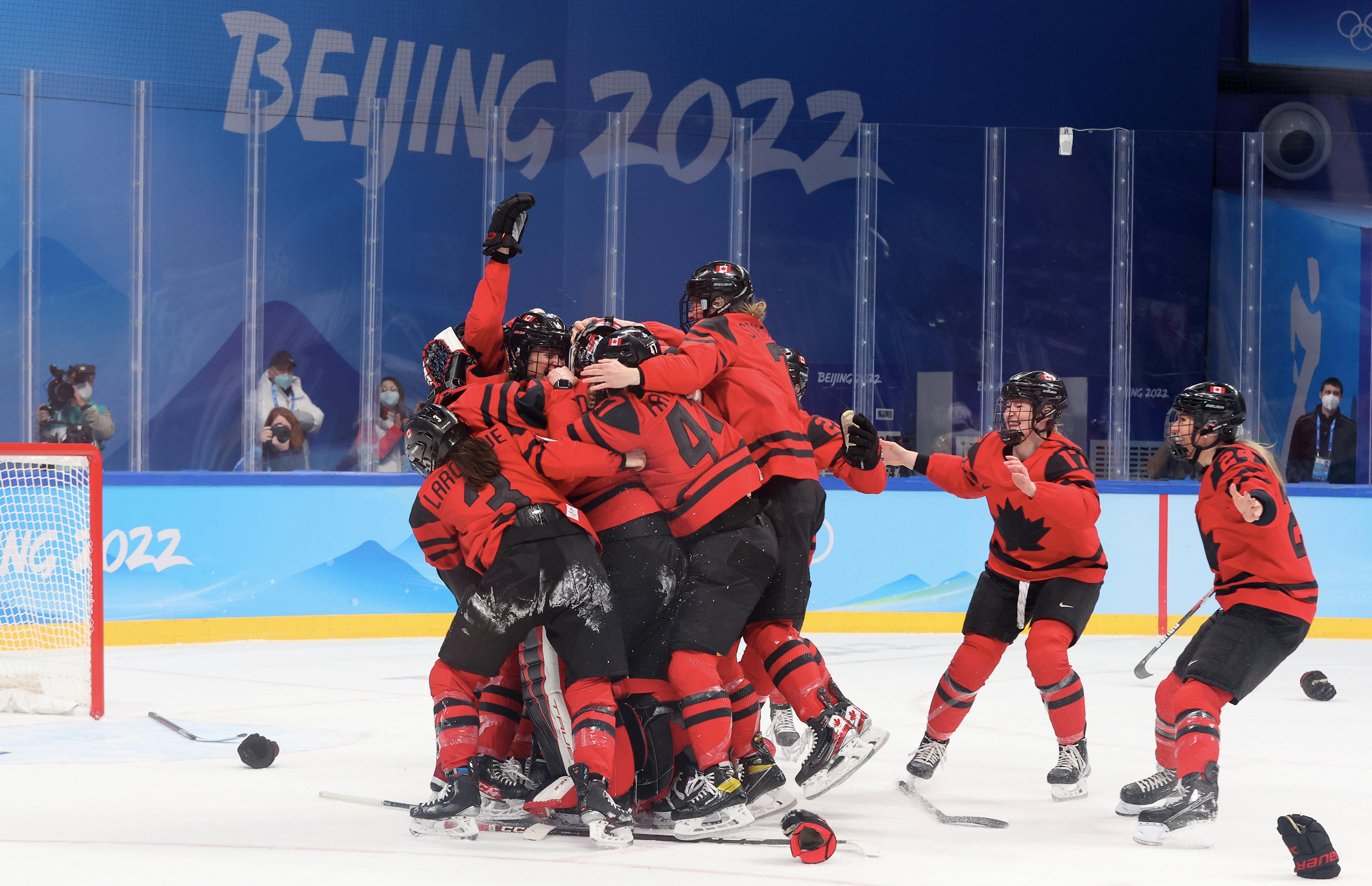Canada Defeats Team Usa To Win Women S Hockey Gold Cnn
