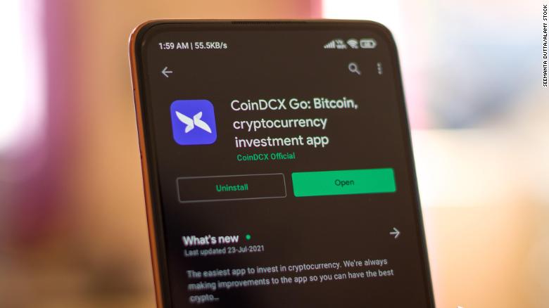 La aplicación CoinDCX se ve en la pantalla de un teléfono en Bengala Occidental, India, en agosto de 2021.