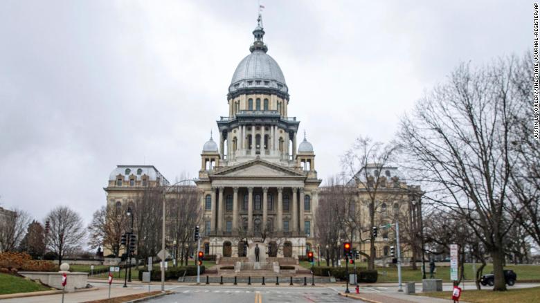 Illinois House Democrats vote to remove unmasked Republicans from state chamber