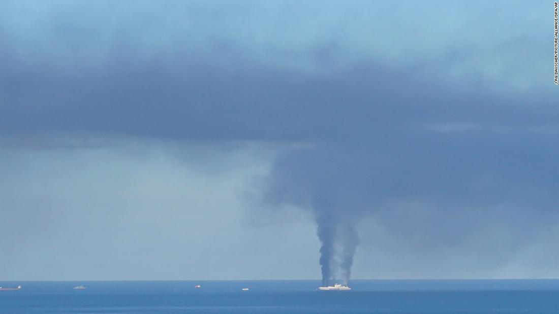 Grieķijas prāmja ugunsgrēks: kuģim aizdegoties, evakuēti pasažieri