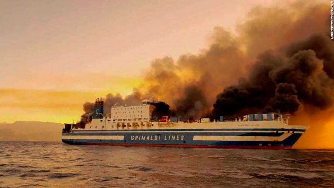 Grieķijas prāmja ugunsgrēks: pēc ugunsgrēka uz Euroferry Olympia joprojām pazuduši 12 pasažieri