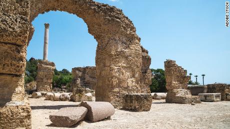 Las ruinas de Cartago, una antigua ciudad fundada en el siglo IX a. C. por los fenicios y luego conquistada por Roma, se encuentran junto al mar en las afueras de la capital tunecina.