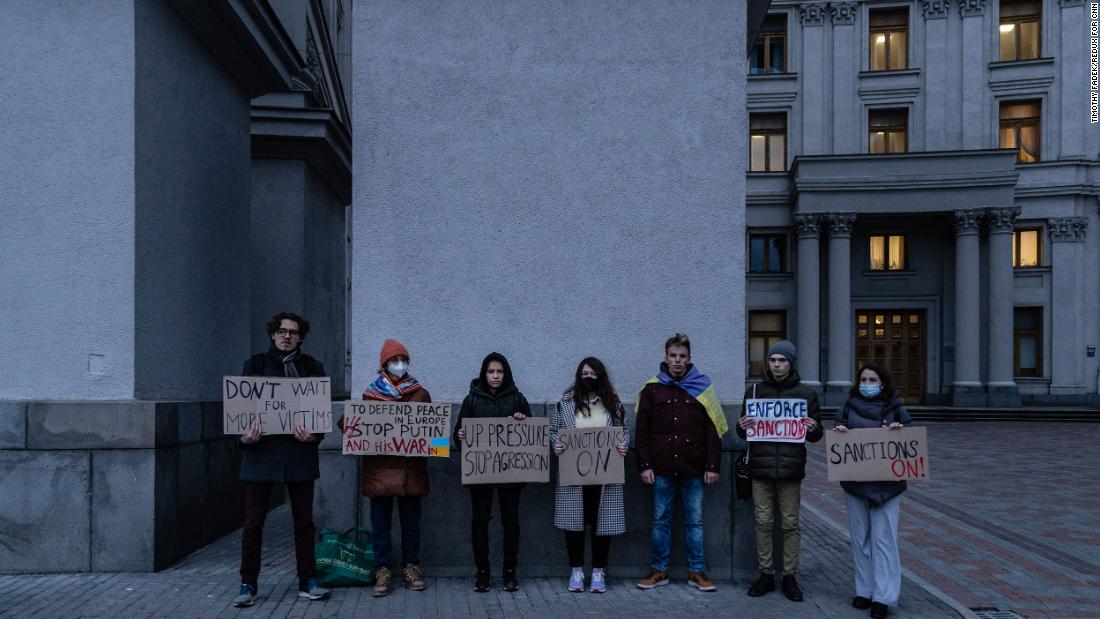 Protesters demanding economic sanctions against Russia stand outside the Ministry of Foreign Affairs in Kyiv on February 21. Only a small number of protesters showed up to demonstrate.