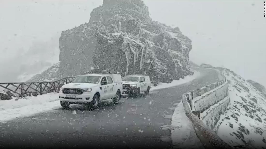 Del infierno de la lava en La Palma, a esta imagen: cierran carreteras ...