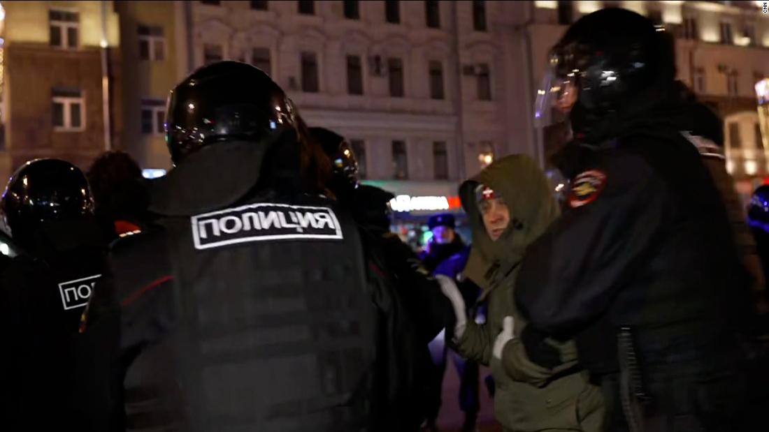 WATCH: Anti-war protesters arrested in Russia – CNN Video