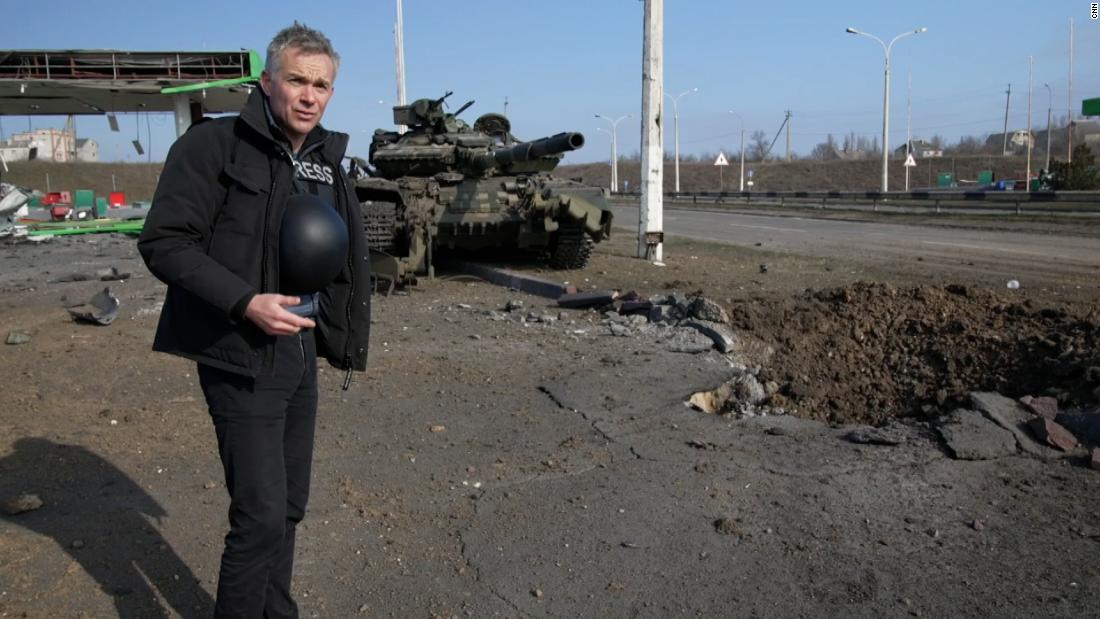 Watch: Aftermath of ‘fiercest fighting’ over key bridge in Ukraine – CNN Video