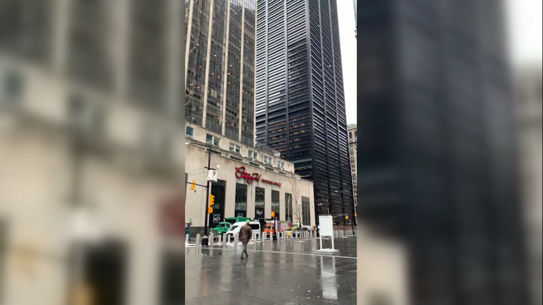 See pedestrians dodge ice sheets falling from NYC skyscrapers – CNN Video