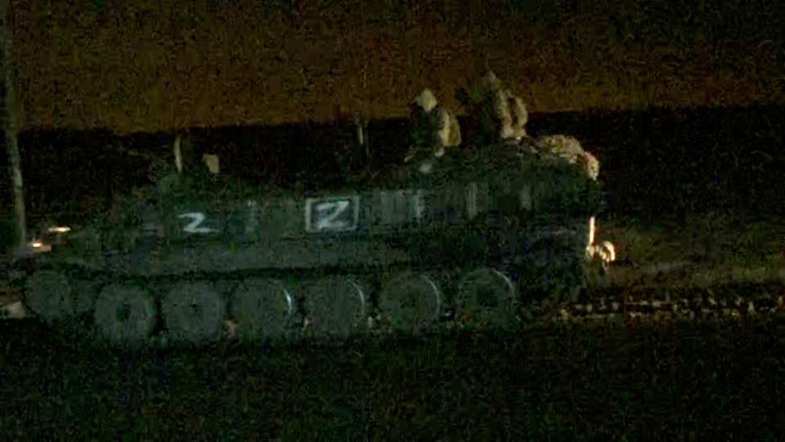 ‘Remarkable’: CNN reporter spots major Russian tank movement on live TV – CNN Video