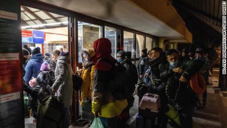Ukrainian citizens arrive at a border control checkpoint between Poland and Ukraine, during the early hours of February 26.